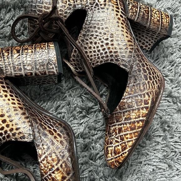 FREEBIRD Joyce, Animal Print Booties. Size 7 - Picture 7 of 14